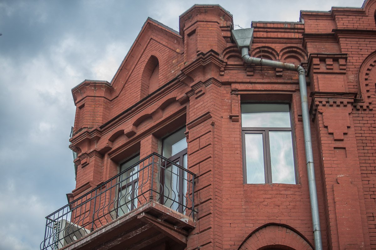 После завершения строительства корпус занял отель «Grand-Hotel»