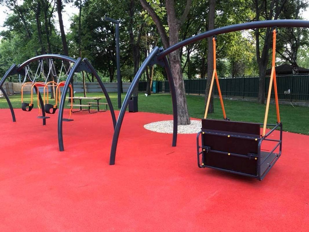 Элементы парка готовят к приему детей