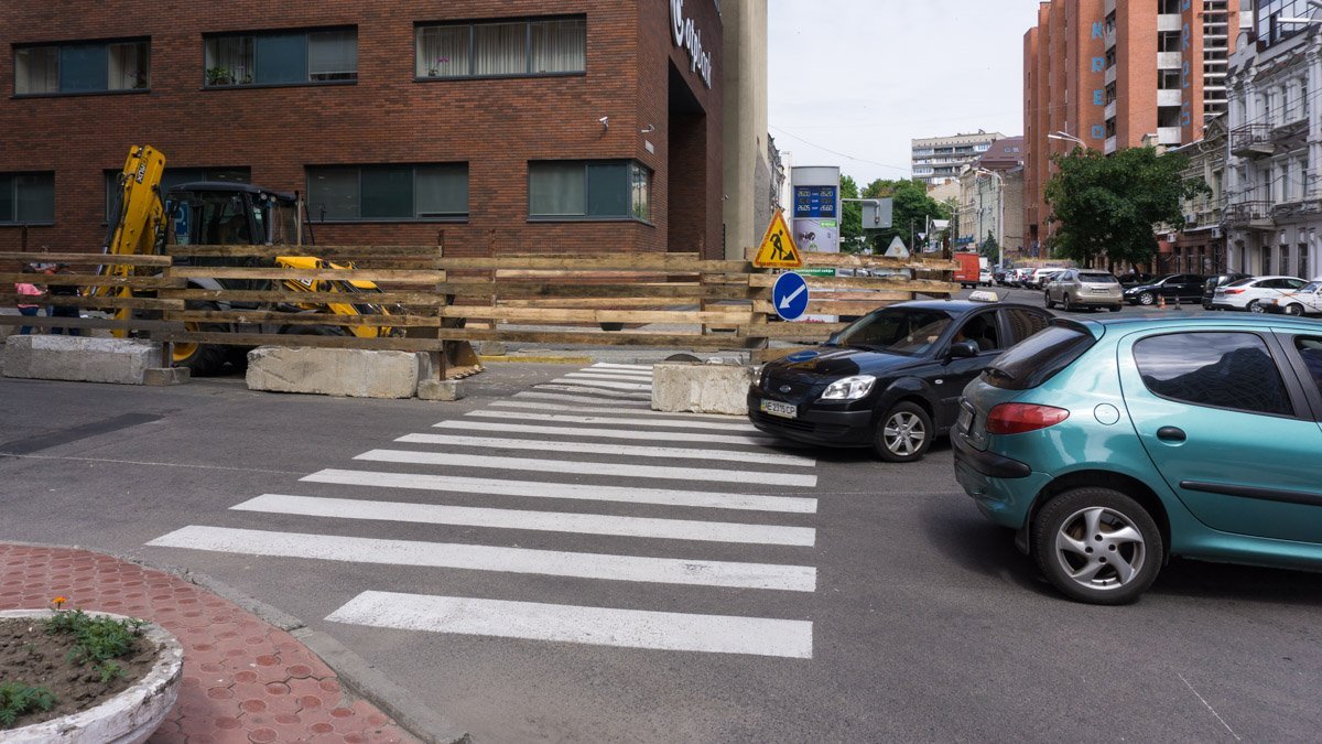 Для проведения работ временно сузили три улицы Для проведения работ временно сузили три улицы