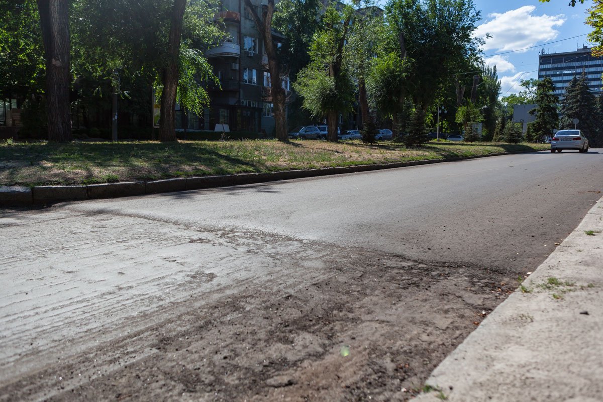 На площади Шевченко начали ремонт проезжей части На площади Шевченко начали ремонт проезжей части