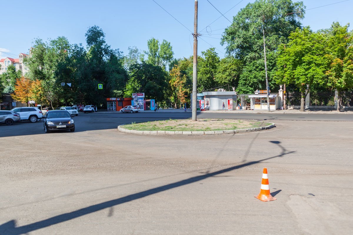 Коммунальщиков на месте нет, но, судя по всему, они здесь периодически появляются Коммунальщиков на месте нет, но, судя по всему, они здесь периодически появляются