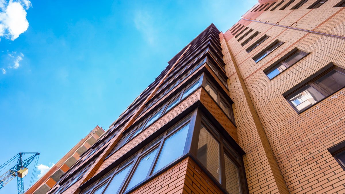 Во многих квартирах уже живут люди