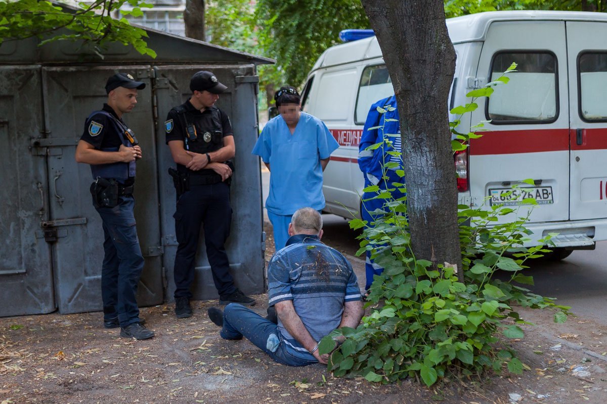 Далеко убежать мужчина не смог: его задержали патрульные Далеко убежать мужчина не смог: его задержали патрульные