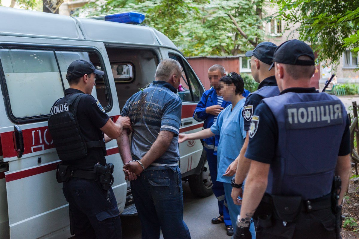 На место вызвали психиатрическую бригаду, которая забрала Ивана Ивановича на Игрень На место вызвали психиатрическую бригаду, которая забрала Ивана Ивановича на Игрень