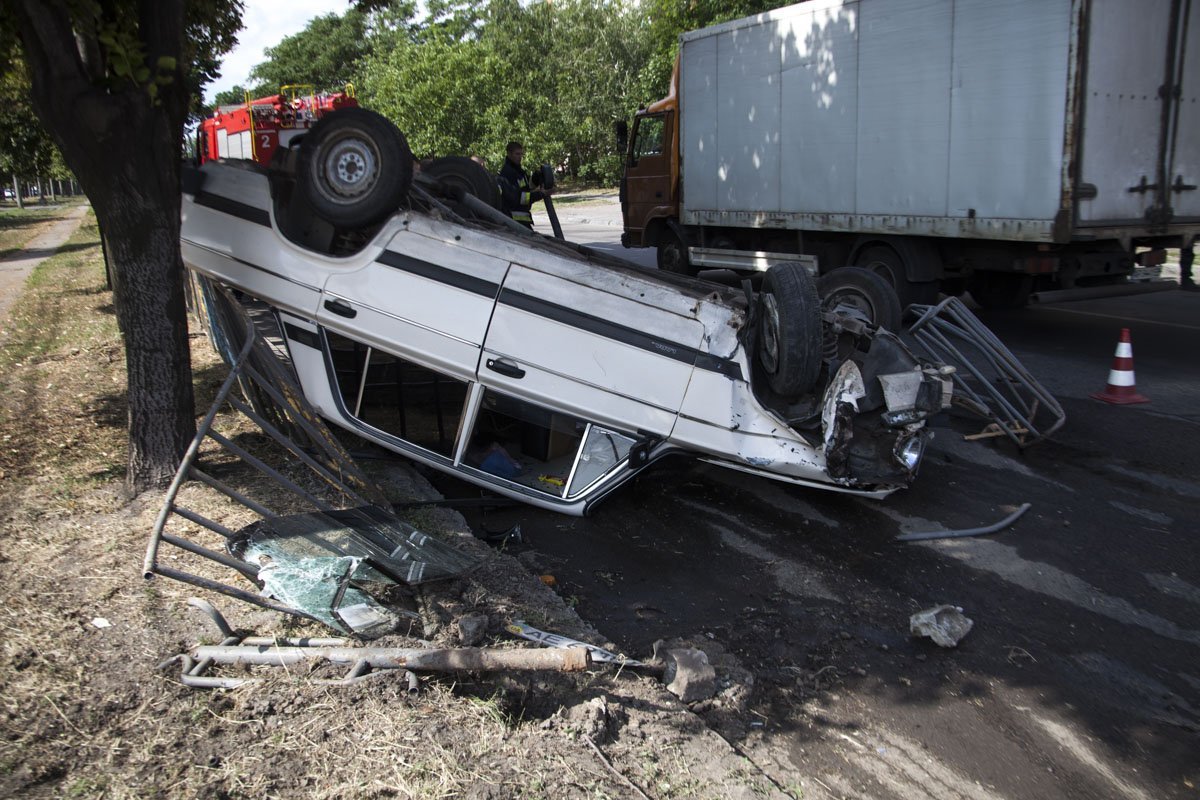 В салоне находился водитель и пассажир