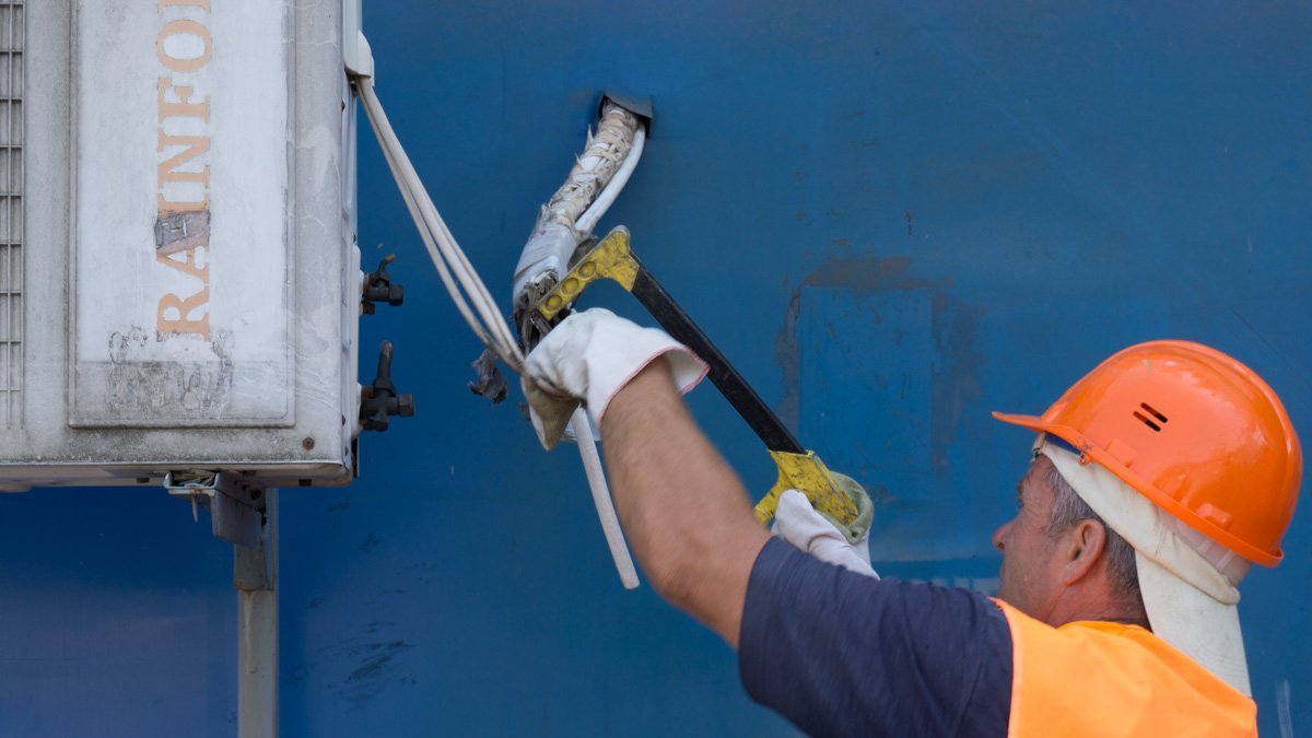 Коммунальное предприятие демонтировало уже более 30 объектов