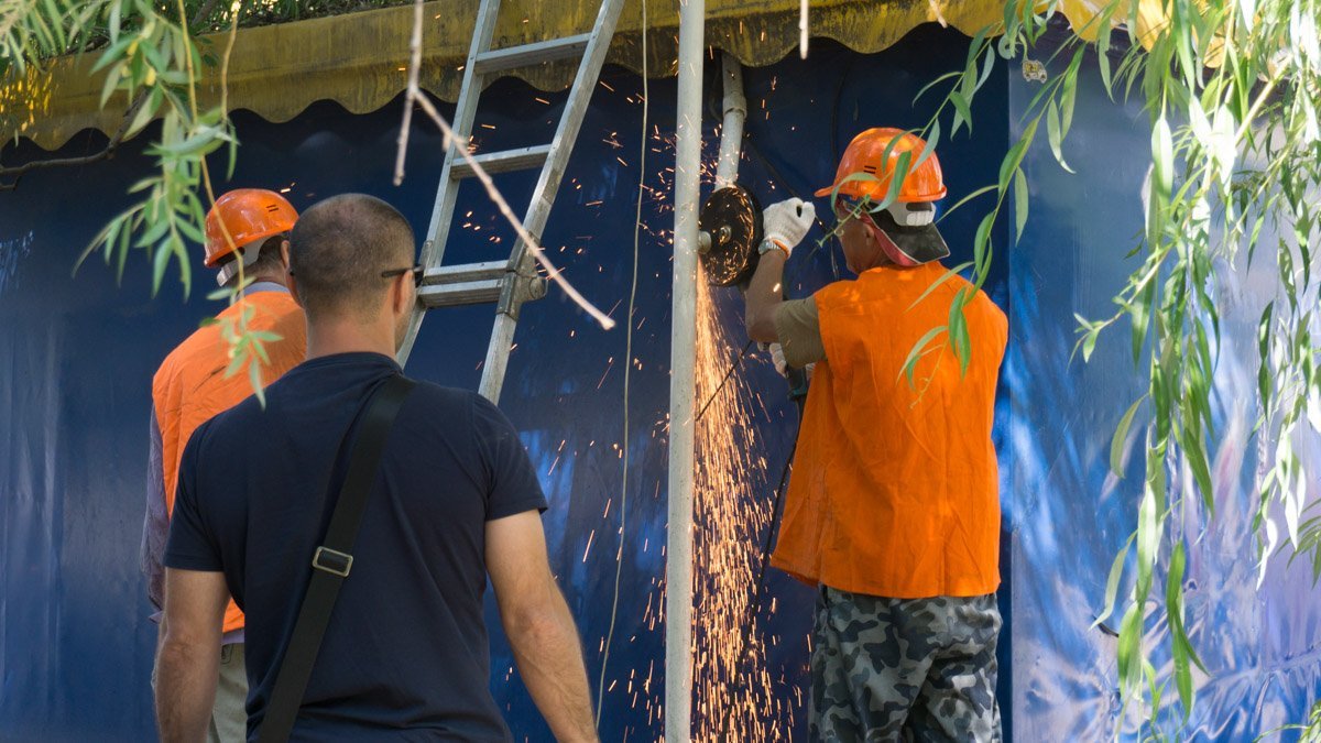 В помещении не было пола