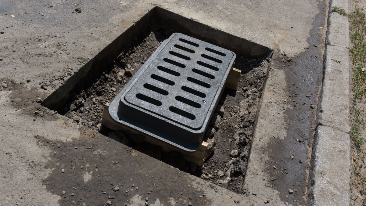 Ливневка на проспекте Богдана Хмельницкого. До Ливневка на проспекте Богдана Хмельницкого. До