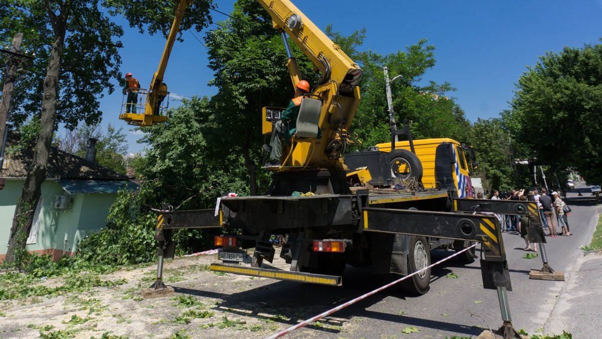 На то, чтобы выполнить работу, у коммунальщиков ушло несколько часов На то, чтобы выполнить работу, у коммунальщиков ушло несколько часов