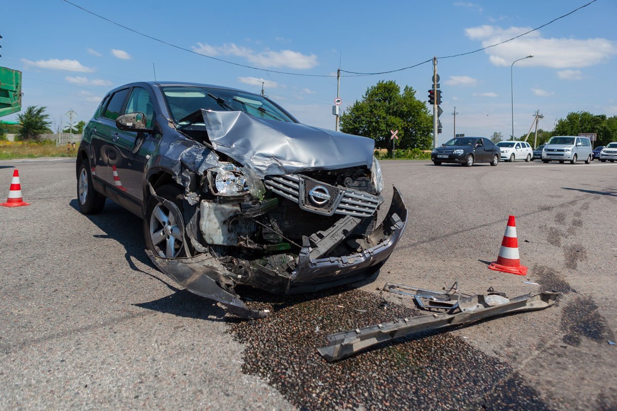 Поворачивая на Старокадацкую, водитель Lexus не уступил дорогу Nissan