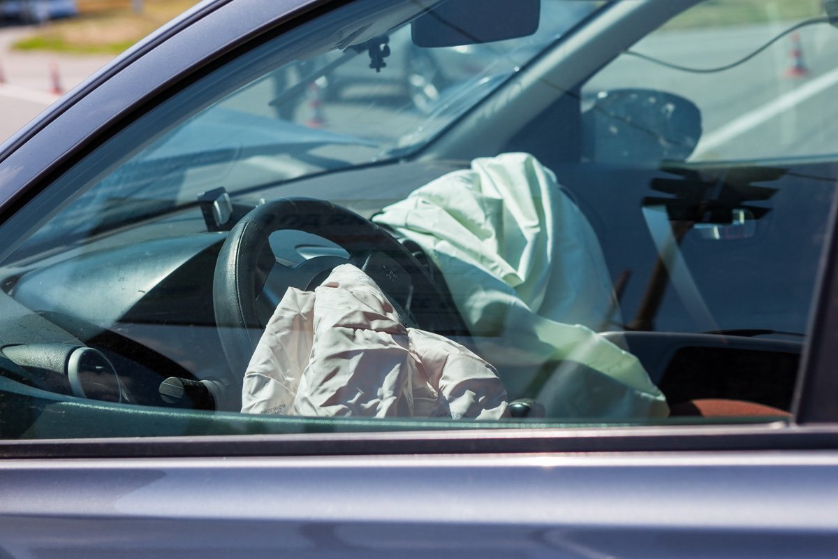 В двух автомобилях сработали подушки безопасности