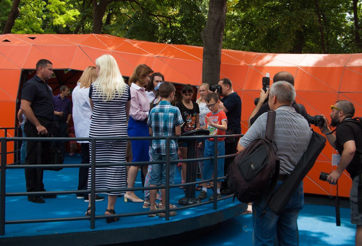 Открыть парк приехала Марина Порошенко