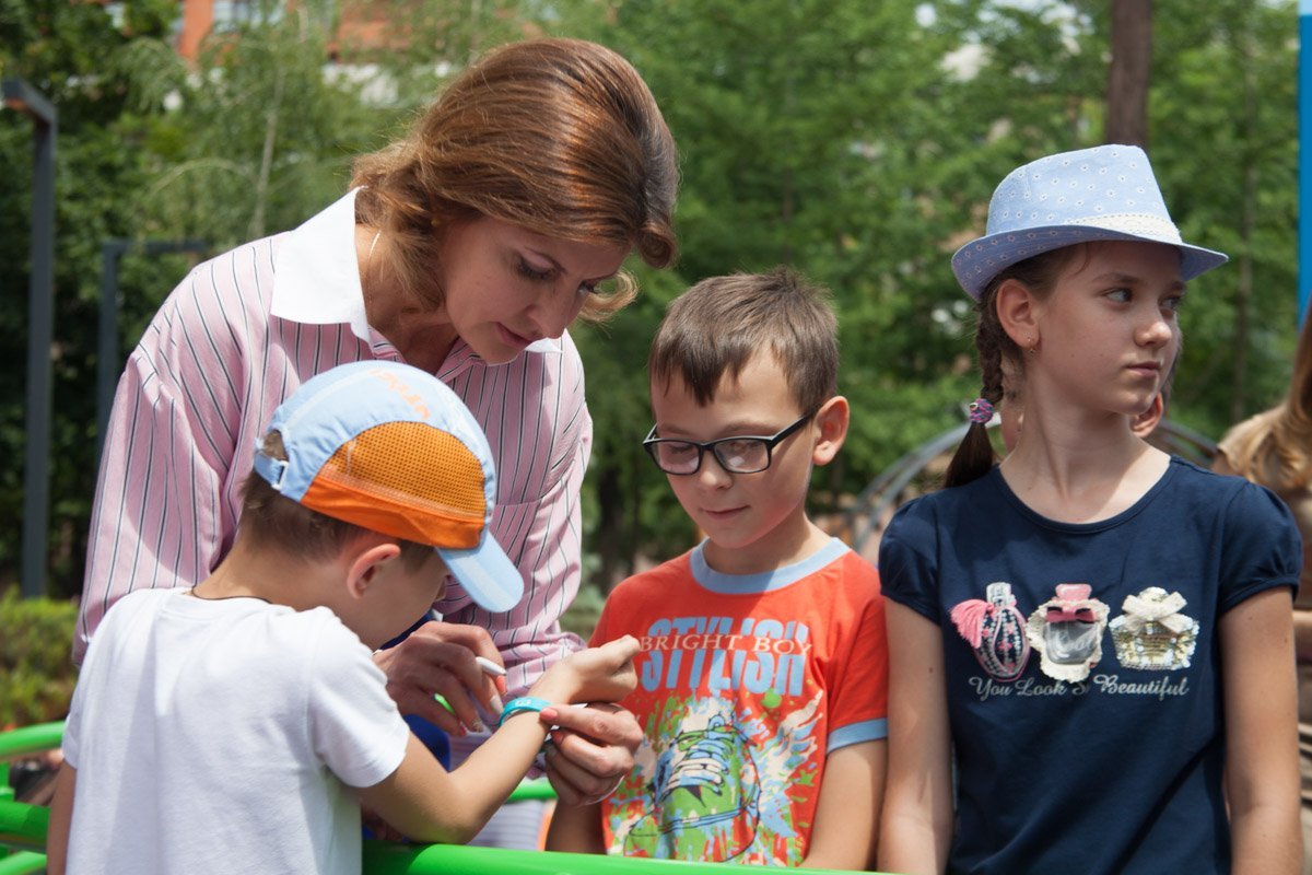 Марина Порошенко поздравила горожан с открытием инклюзивного парка