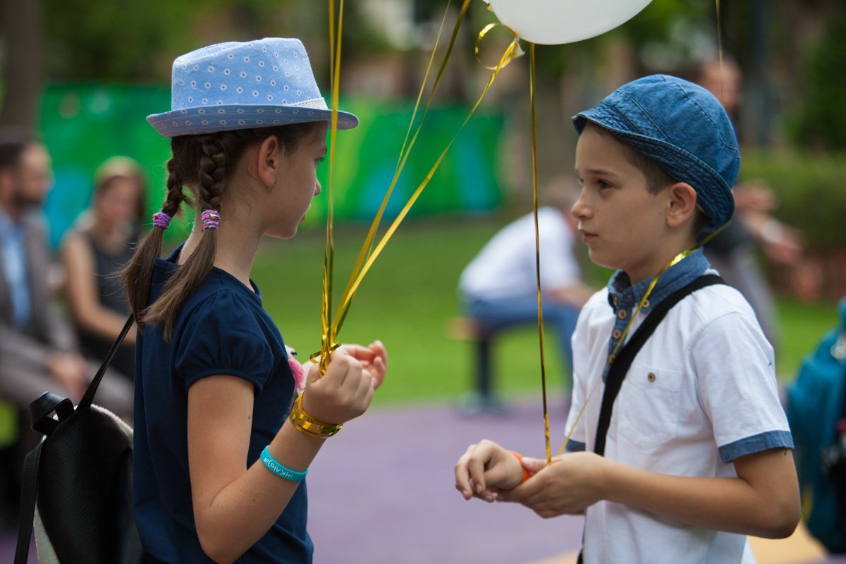 В честь открытия, в небо запустили шарики