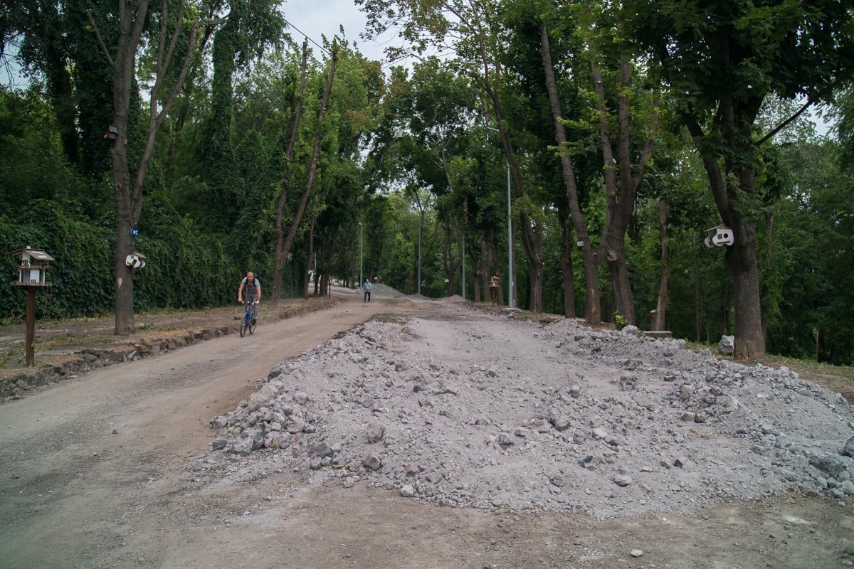 Несмотря на строительство, парк открыт для горожан Несмотря на строительство, парк открыт для горожан