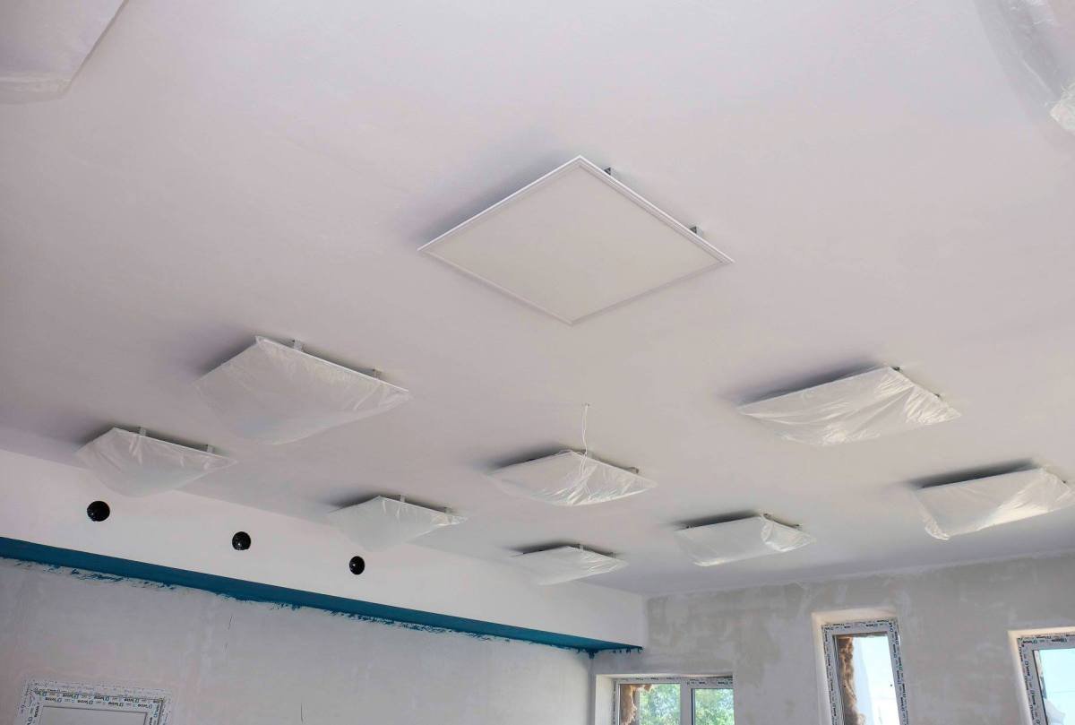 Работы ведутся внутри и снаружи