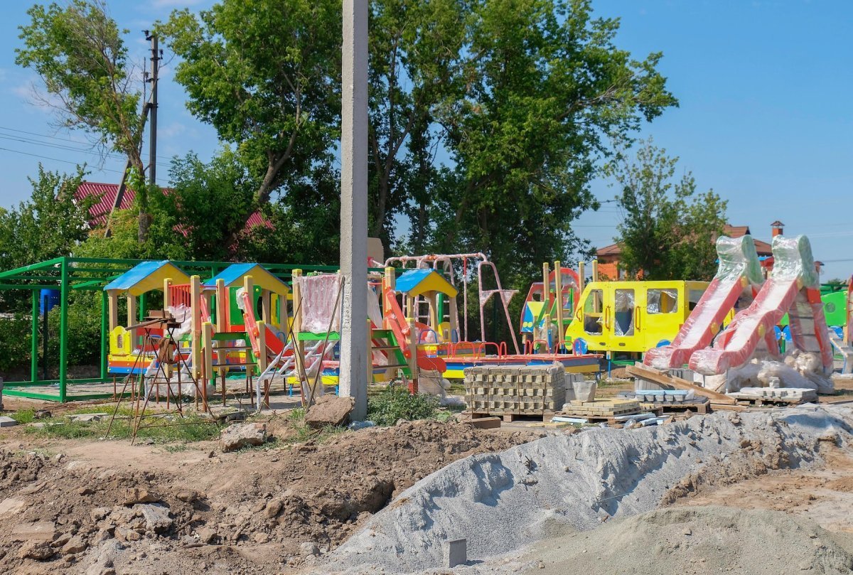 На прилегающей территории установят беседки и детские площадки