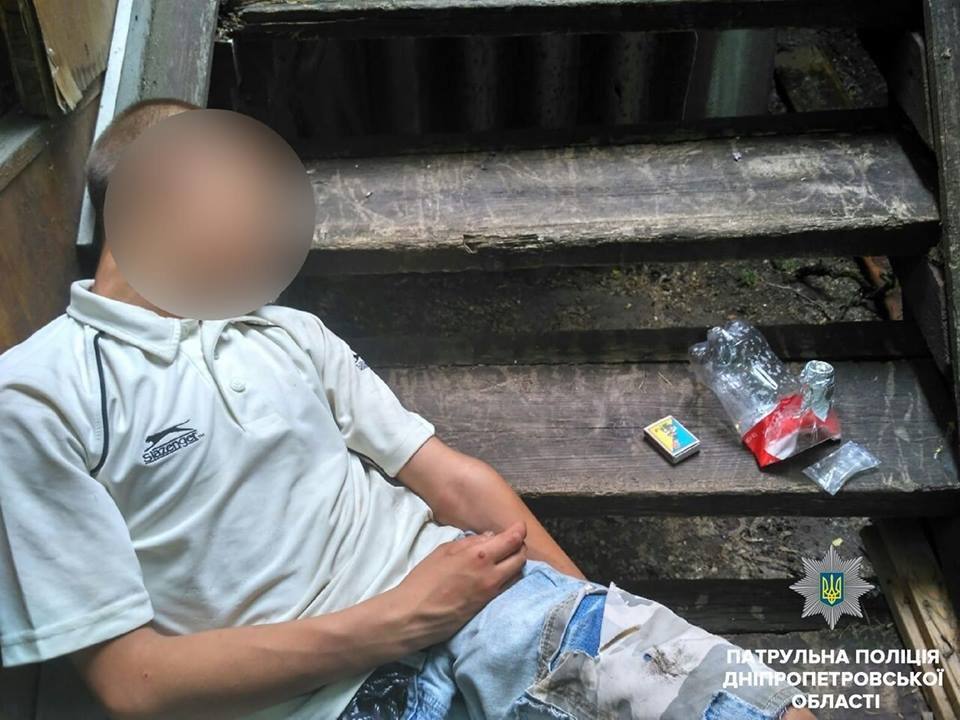На Коцюбинского полиция обнаружила 15-летнего парня под наркотиками На Коцюбинского полиция обнаружила 15-летнего парня под наркотиками