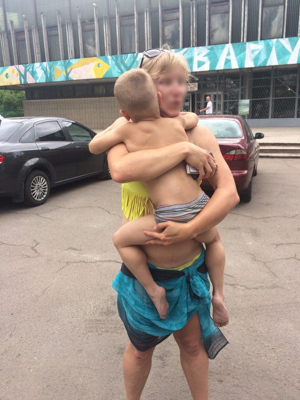 В Днепре неравнодушные жители помогли вернуть маме пропавшего 5-летнего мальчика В Днепре неравнодушные жители помогли вернуть маме пропавшего 5-летнего мальчика