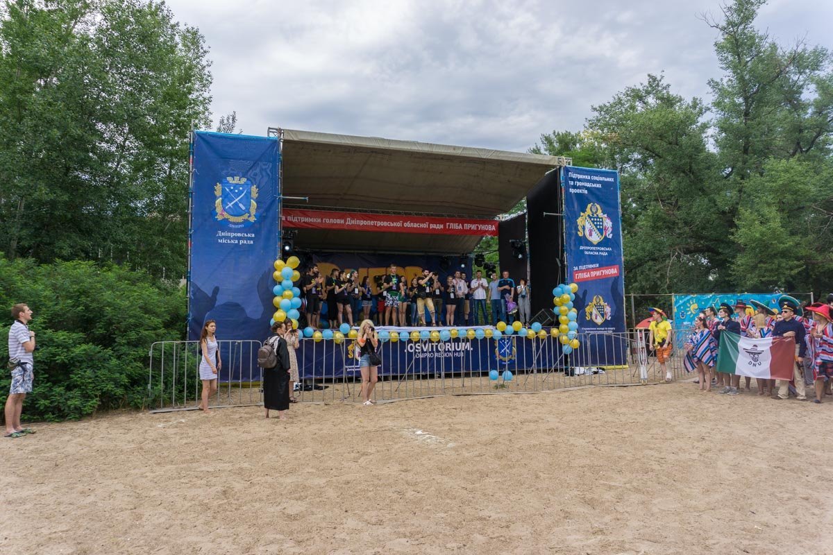 Организаторы приветствуют участников Организаторы приветствуют участников