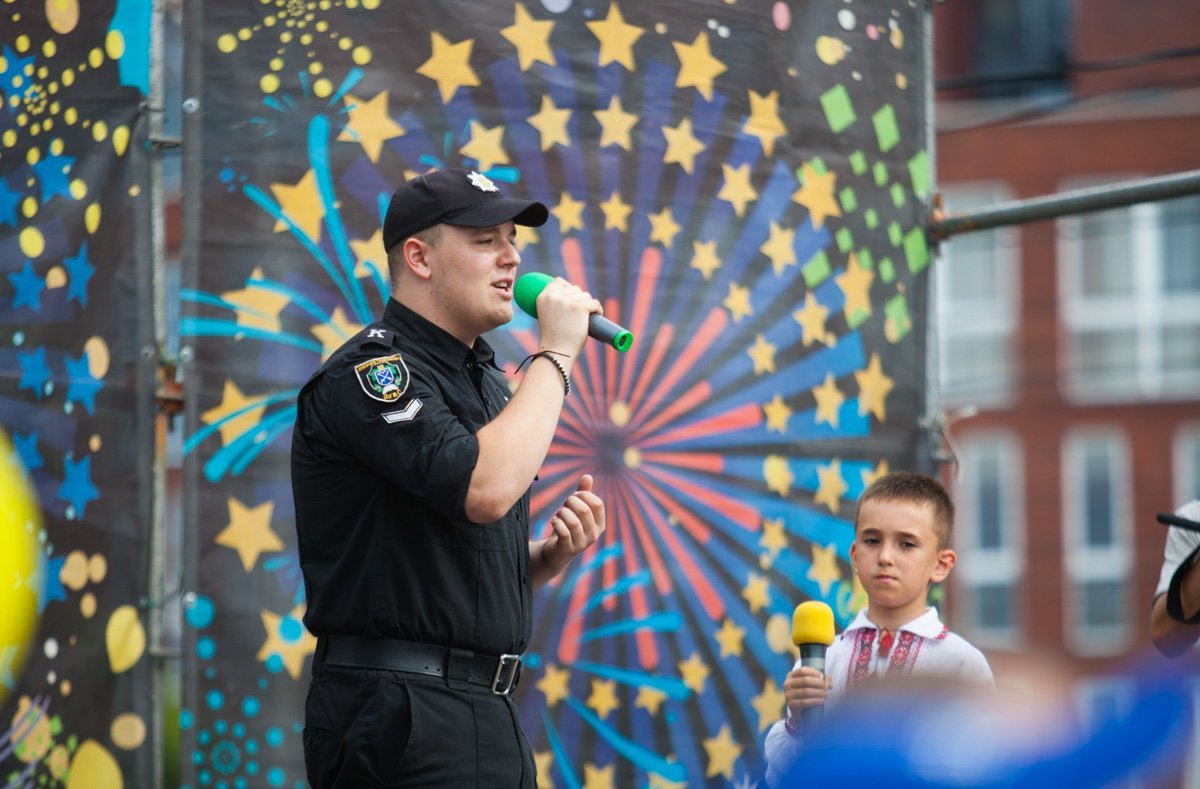 Пришедших также радовали патриотическими песнями Пришедших также радовали патриотическими песнями