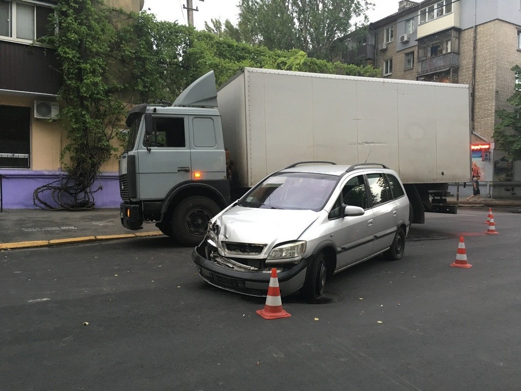 Предварительно, он не уступил дорогу Opel