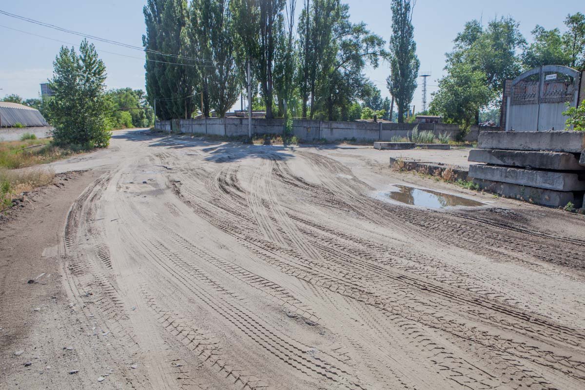 Отпечатки протектора фур из разных городов на память Днепру Отпечатки протектора фур из разных городов на память Днепру