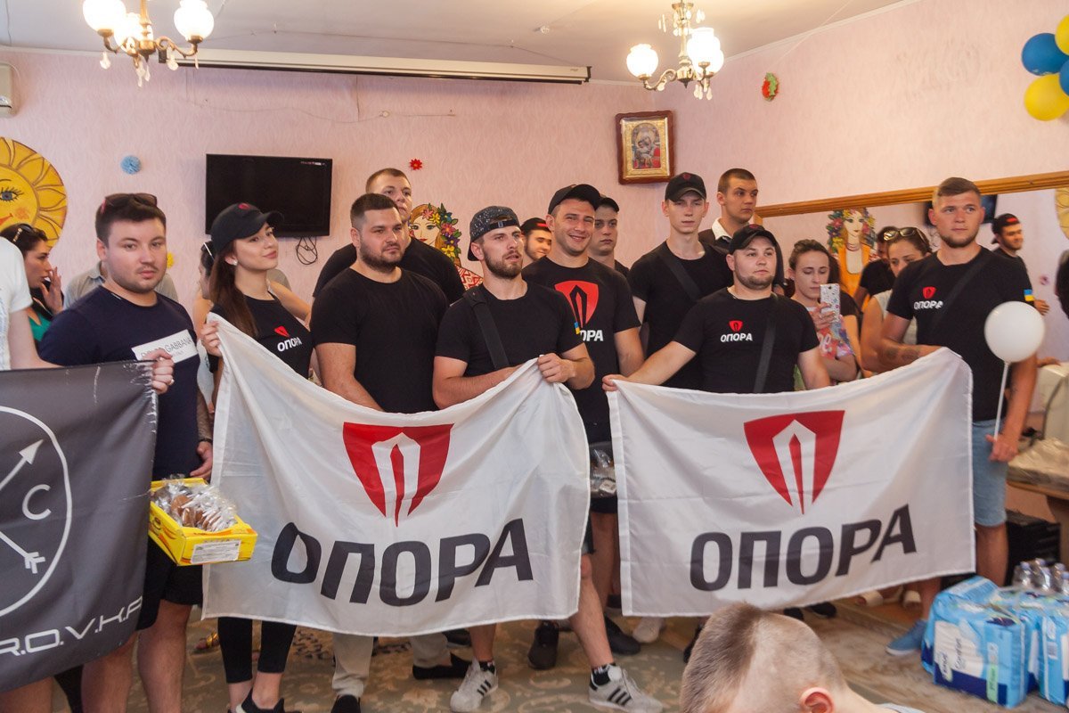 Логотипов много не бывает :) Логотипов много не бывает :)