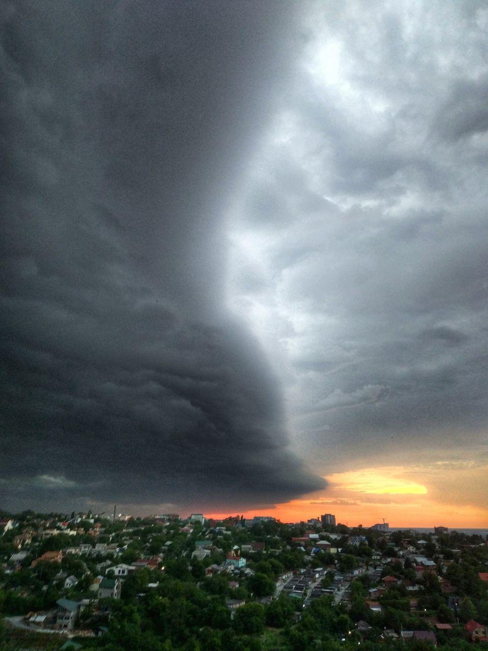 Днепр прекрасен даже в ожидании бури Днепр прекрасен даже в ожидании бури