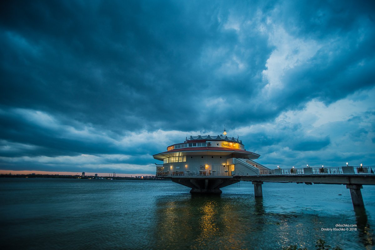 Мрачное и густое небо поражает своей живописностью Мрачное и густое небо поражает своей живописностью
