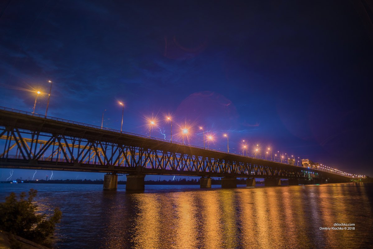 В этот вечер Днепр особенно прекрасен В этот вечер Днепр особенно прекрасен