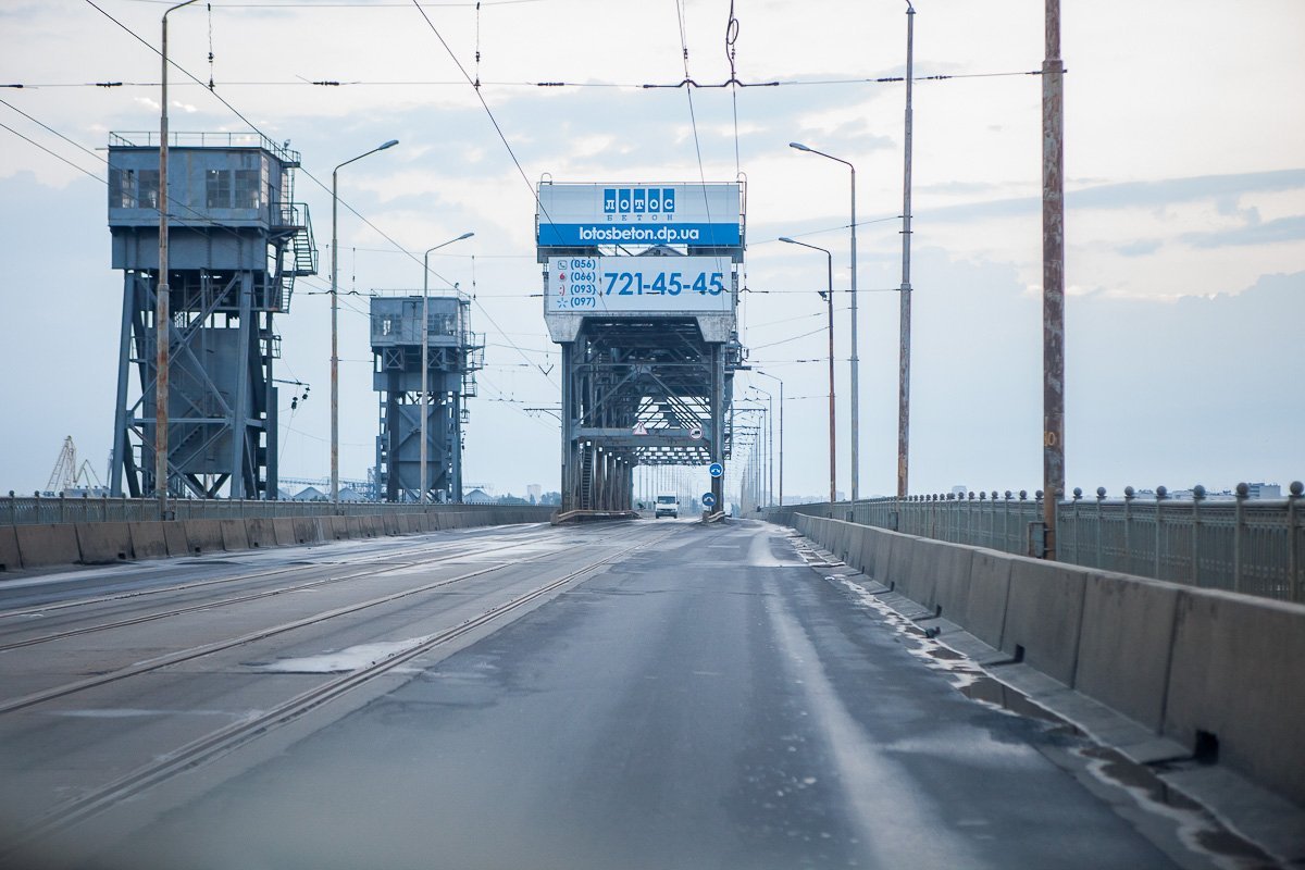 Редкий кадр - пустынный мост Редкий кадр - пустынный мост