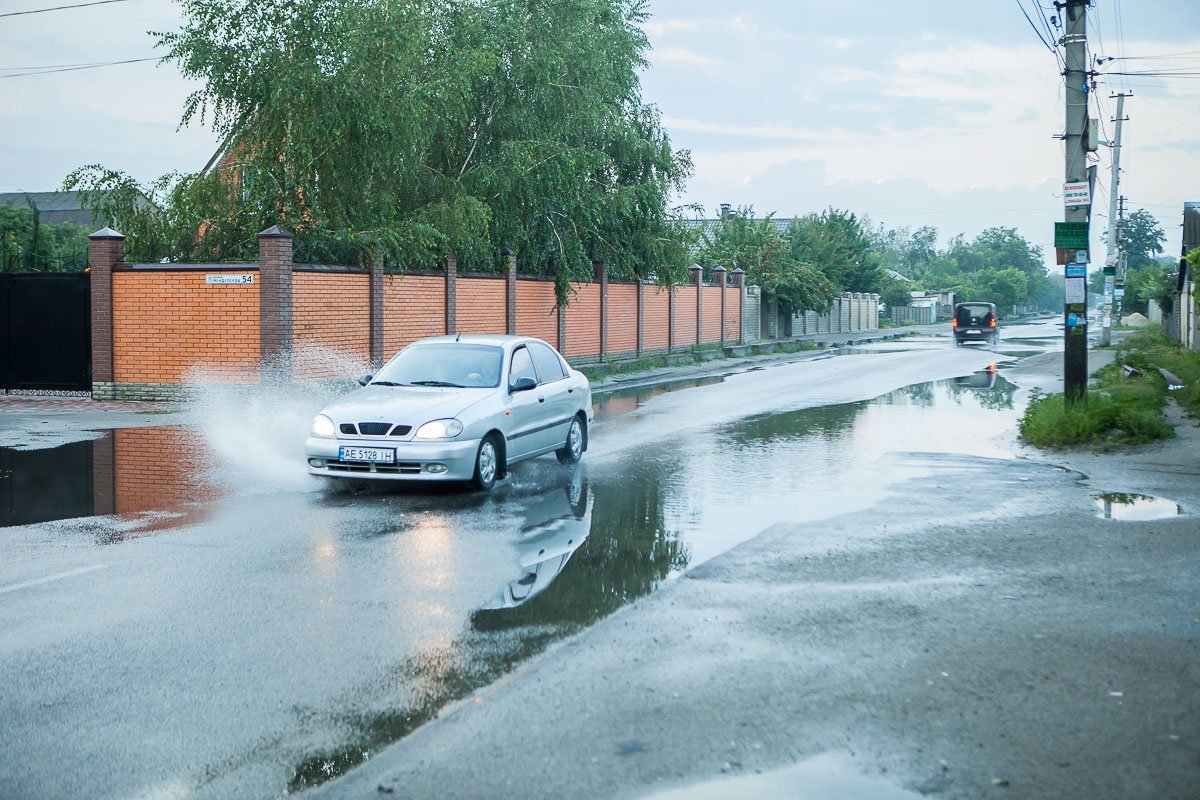 После дождя здесь небольшой водоем После дождя здесь небольшой водоем