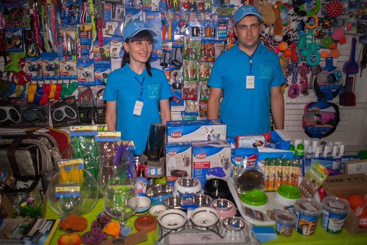 Любой желающий мог приобрести товары для своего питомца Любой желающий мог приобрести товары для своего питомца