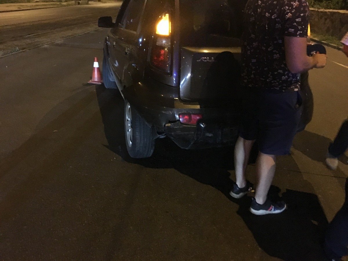 В результате аварии авто Kia получил незначительные повреждения