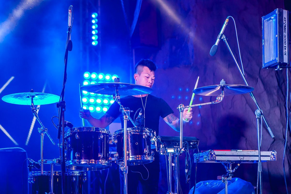 Все песни группа исполняет на украинском языке