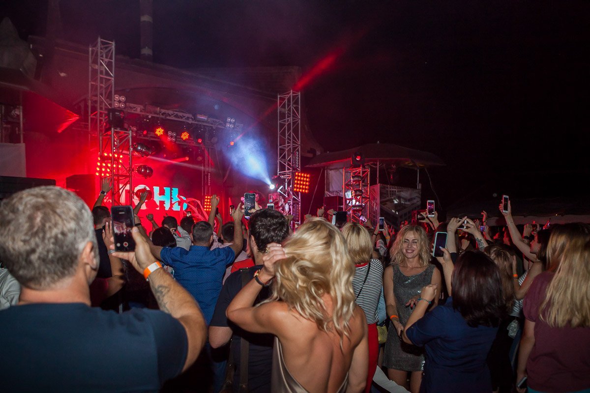 Погода не испортила в этот вечер праздник