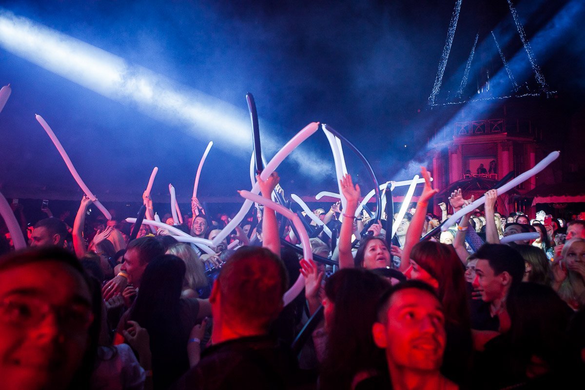 Во время выступления этой группы со сцены летело все, что можно