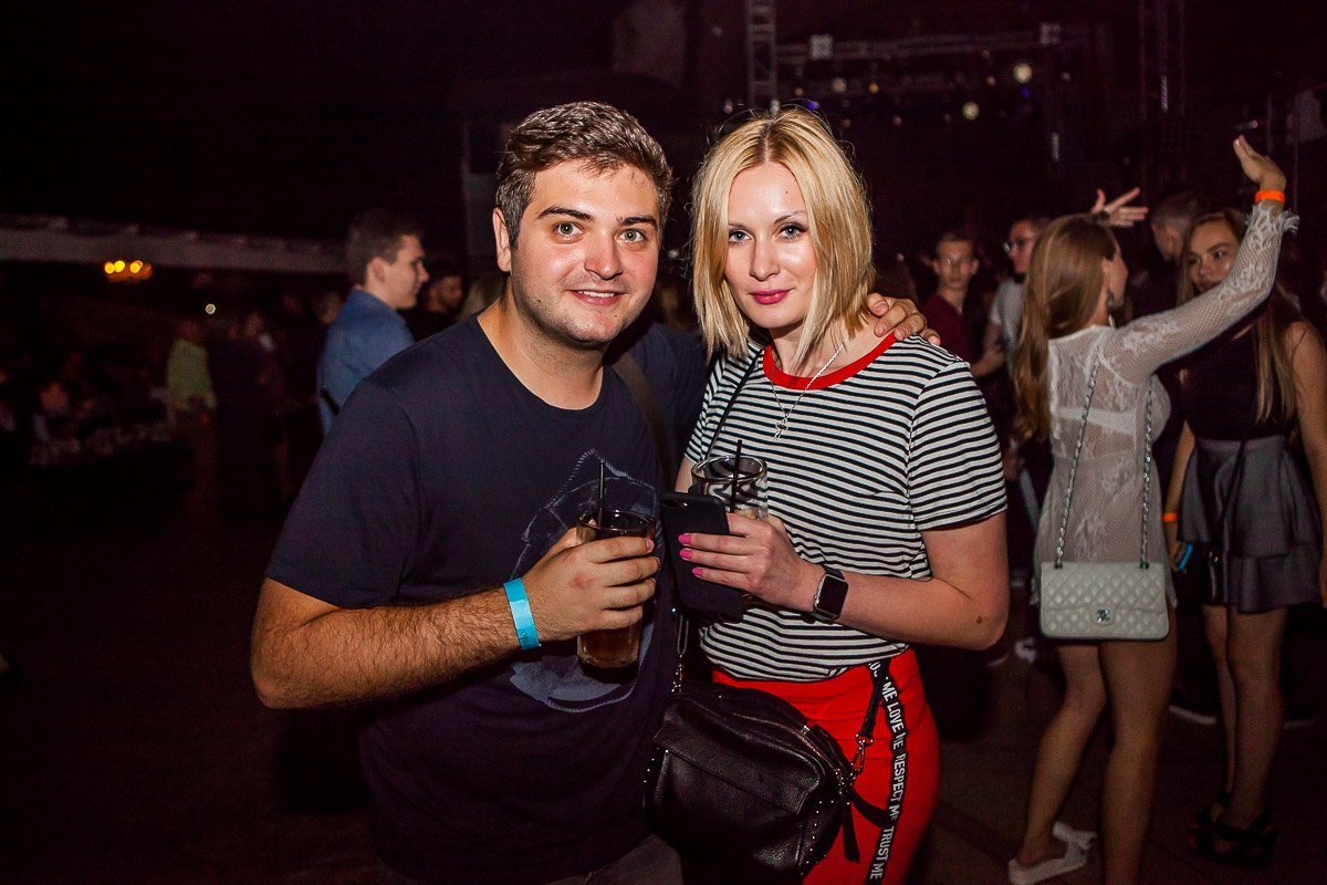 Дорогая, а откуда у тебя кулон появился, у тебя же такого не было?