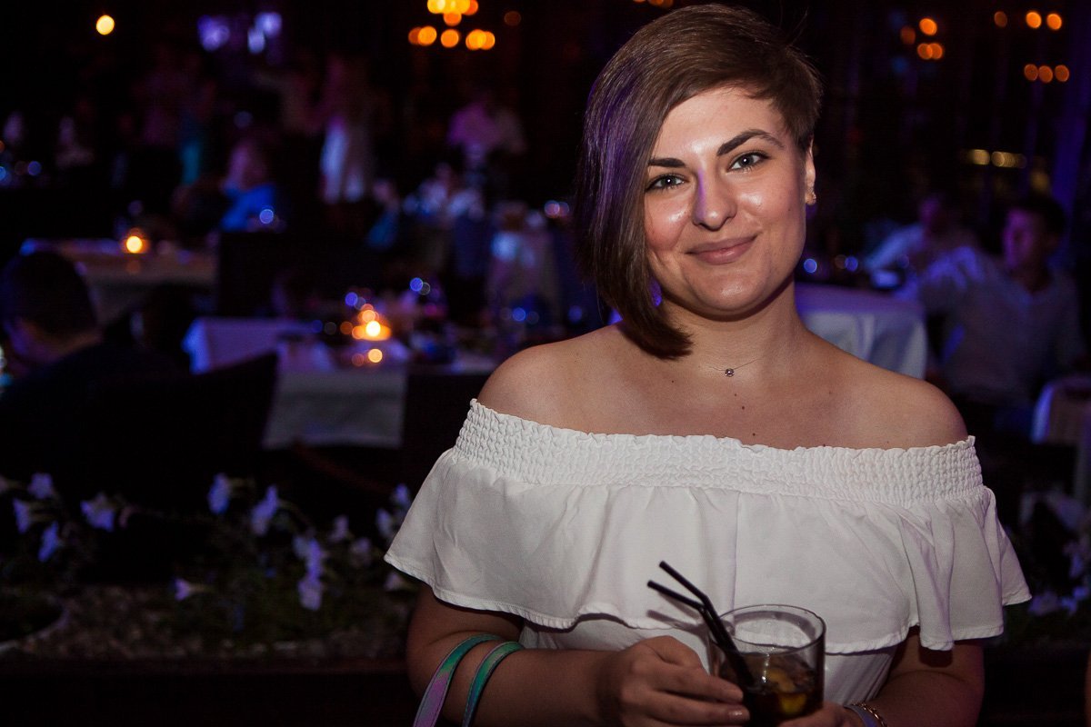 На вечеринке были вкусные коктейли 