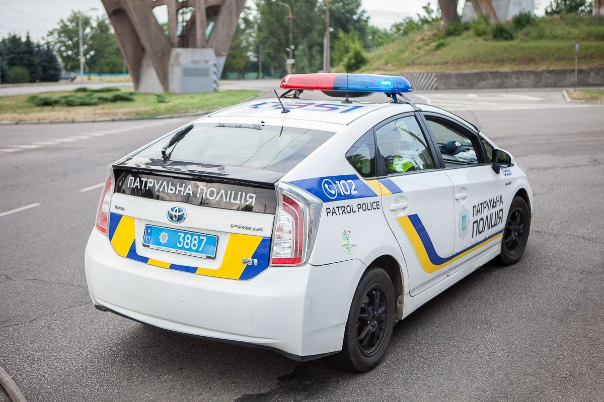 На месте работают сотрудники патрульной полиции