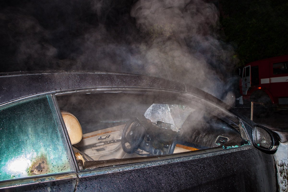 Салон выполнен из качественных материалов Салон выполнен из качественных материалов