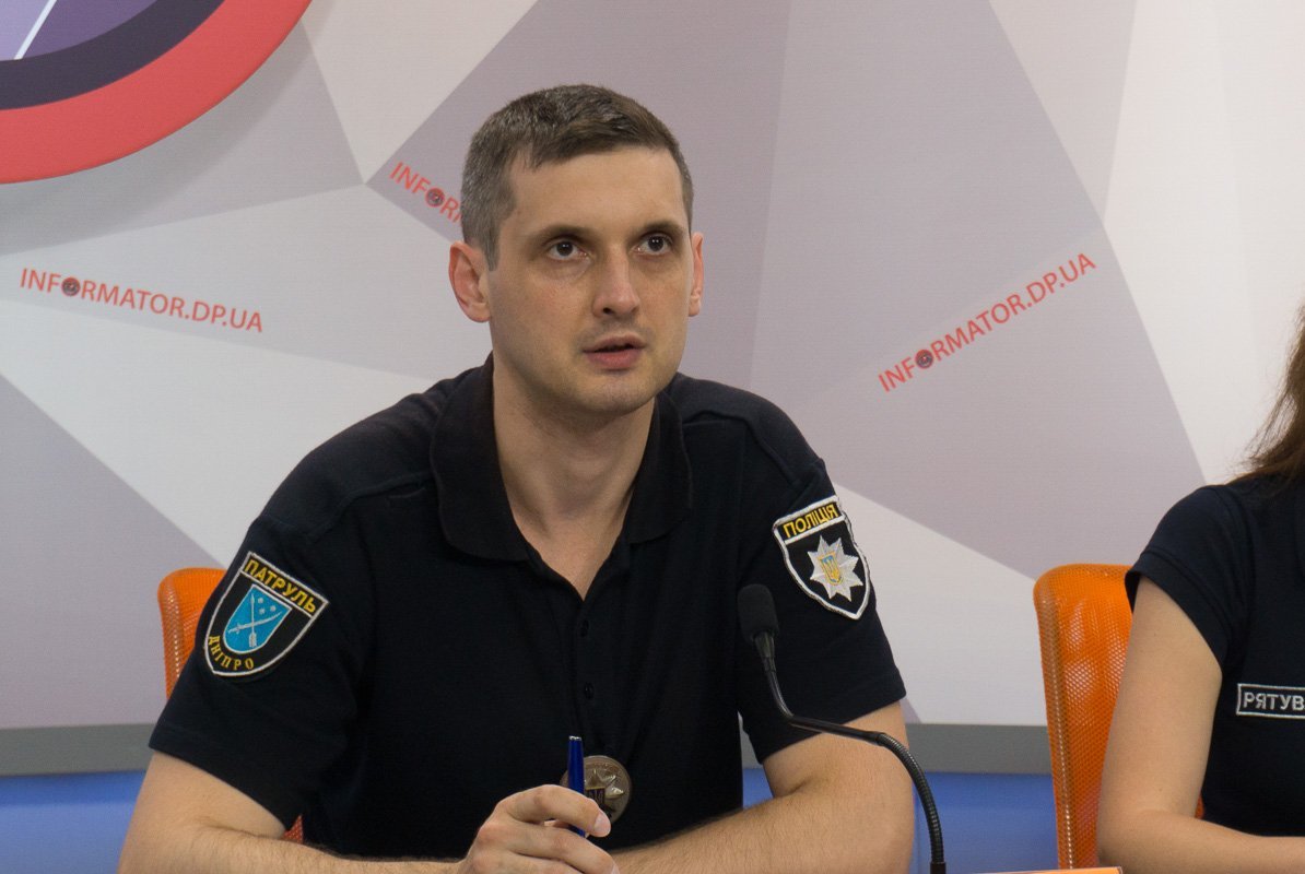 Павел Карманов — начальник отдела по связям с общественностью патрульной полиции Днепропетровской области Павел Карманов — начальник отдела по связям с общественностью патрульной полиции Днепропетровской области