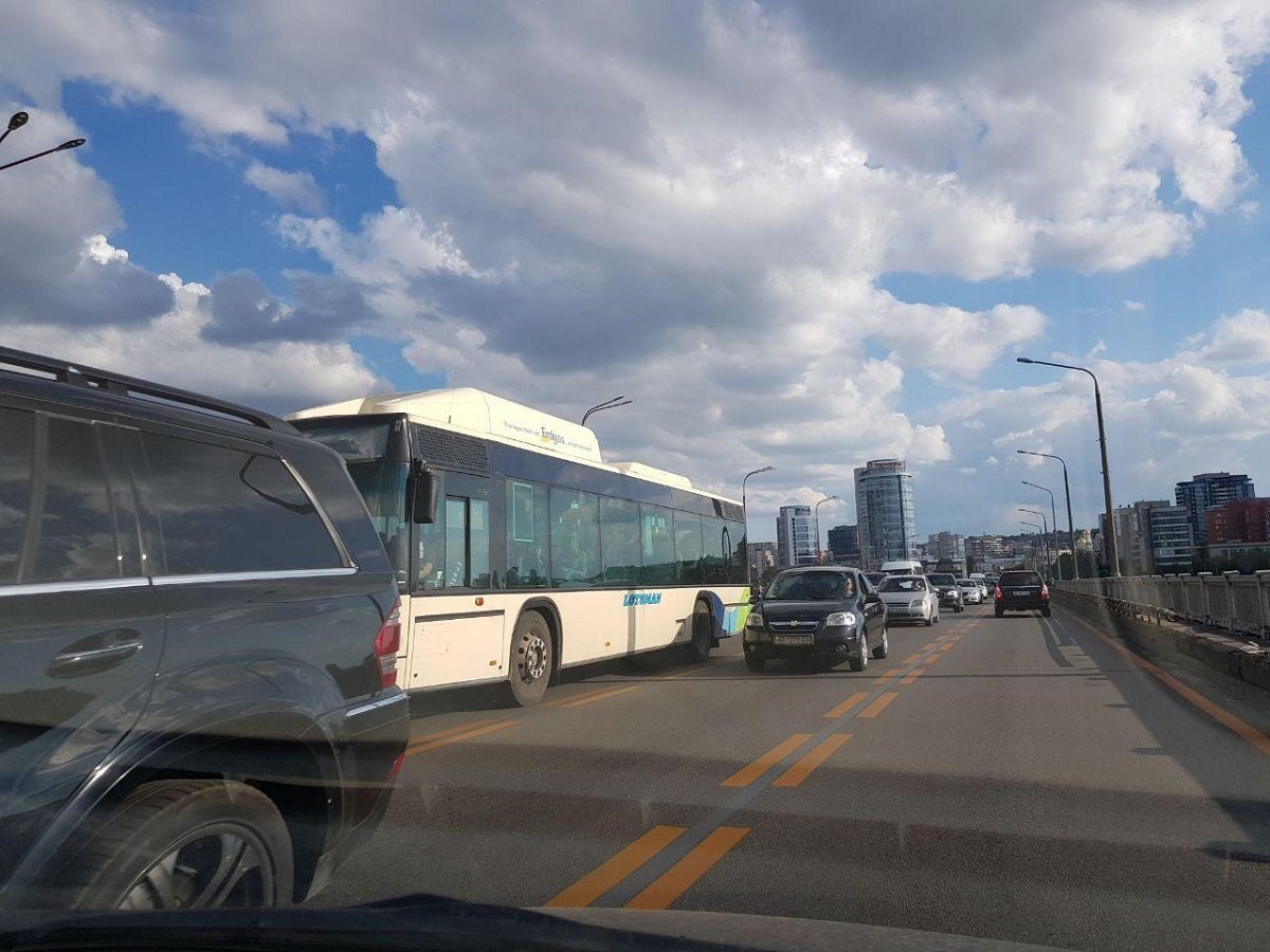 Пробка в сторону Левого берега Пробка в сторону Левого берега