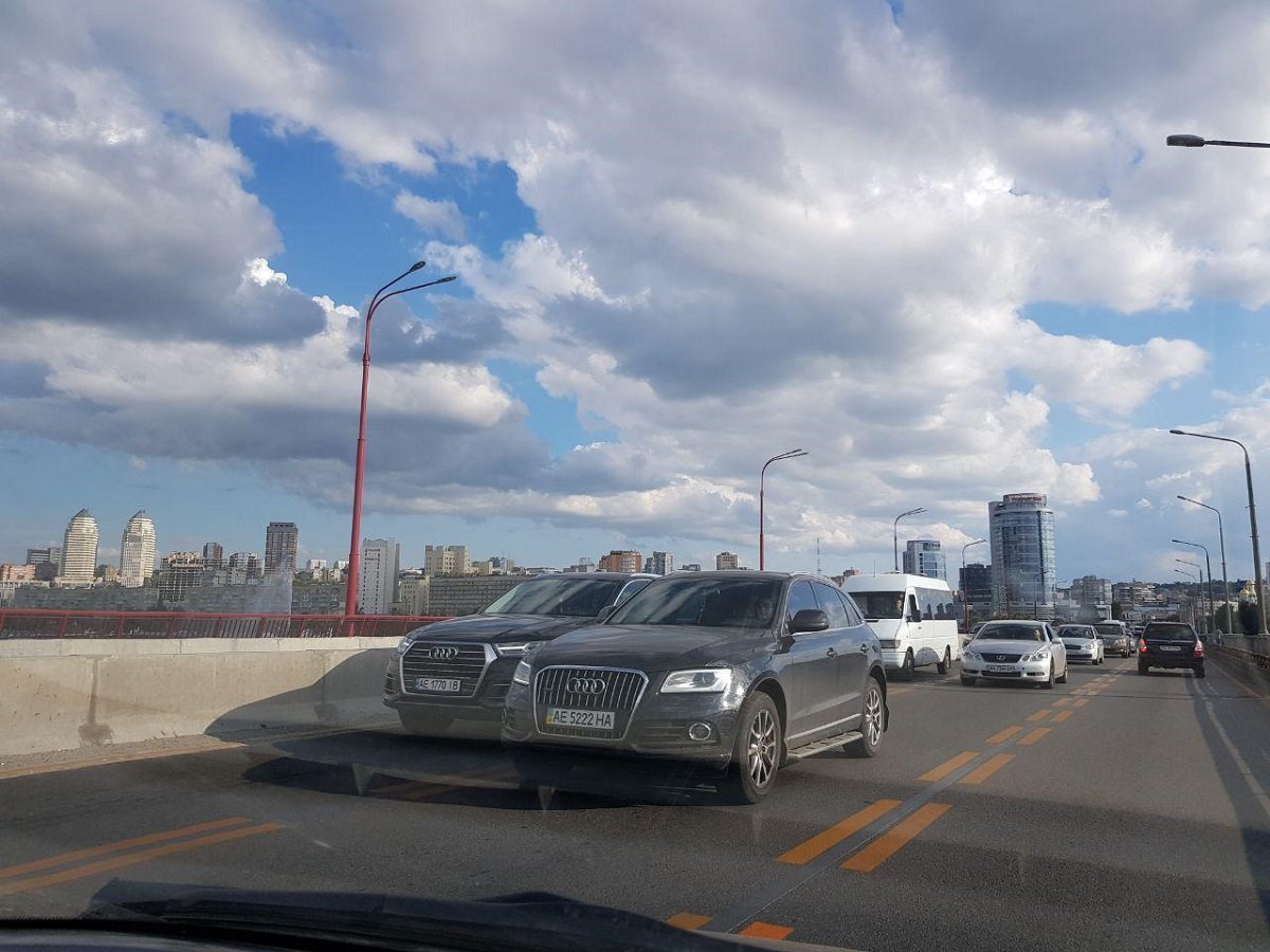 Движение плотное Движение плотное