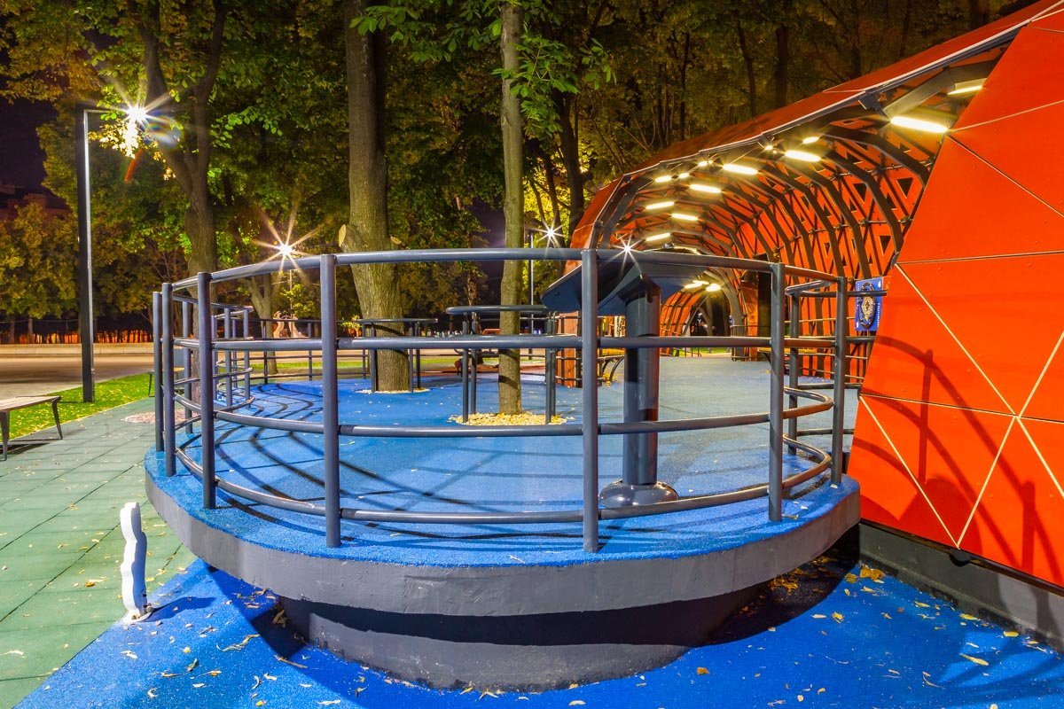 За безопасностью на месте следит круглосуточная охрана