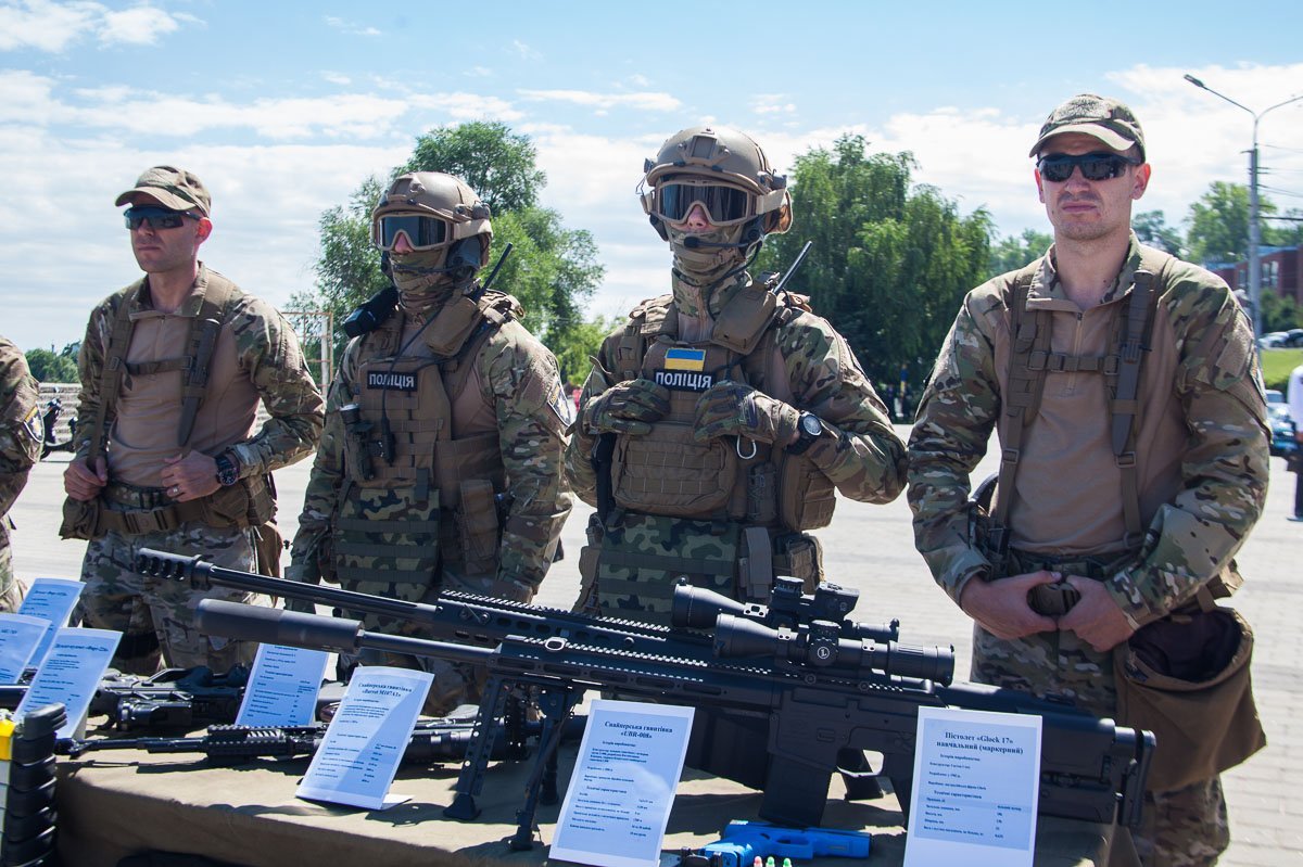 На месте собрались все подразделения правоохранительных органов