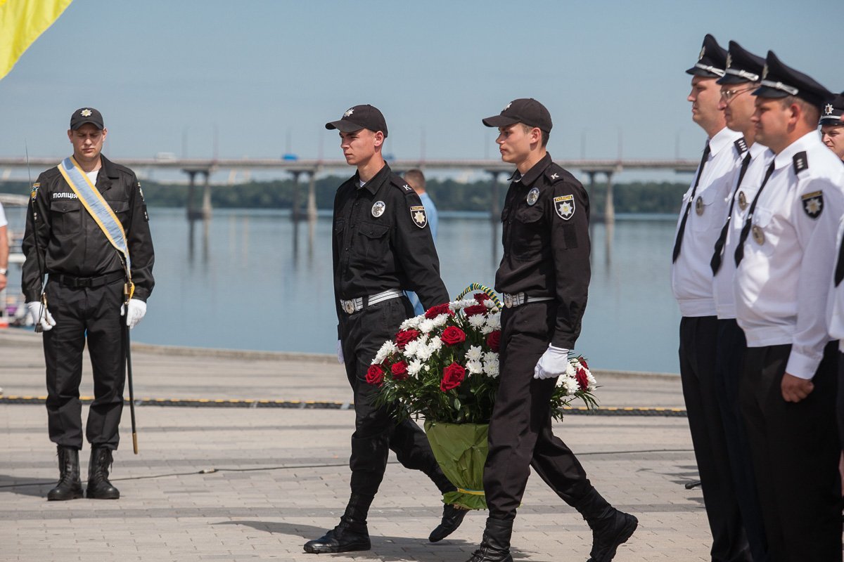 Возложили цветы к Мемориалу правоохранителей, которые погибли во время исполнения служебных обязанностей