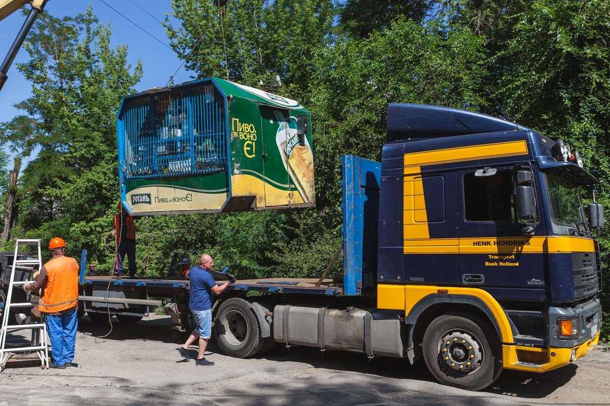 При желании хозяин может забрать киоск обратно, заплатив за его демонтаж