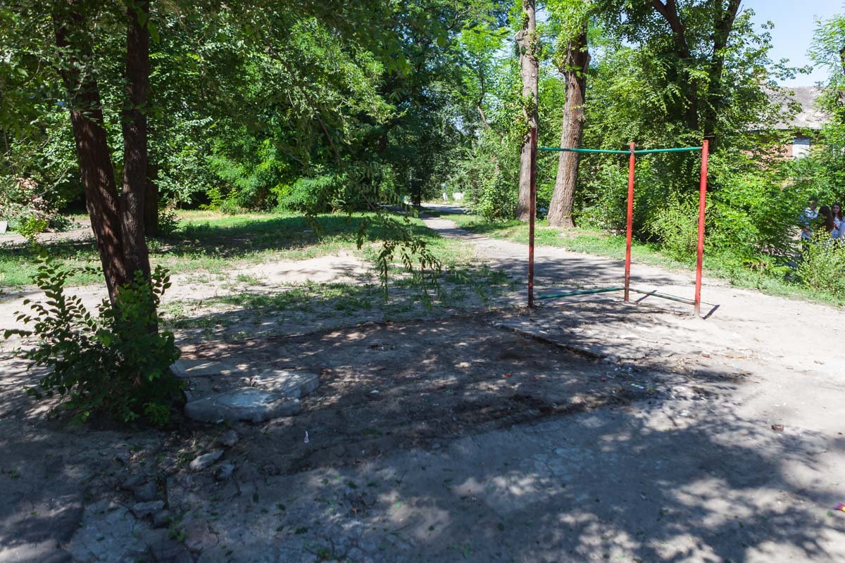 Теперь островок на улице Авиационной выглядит так